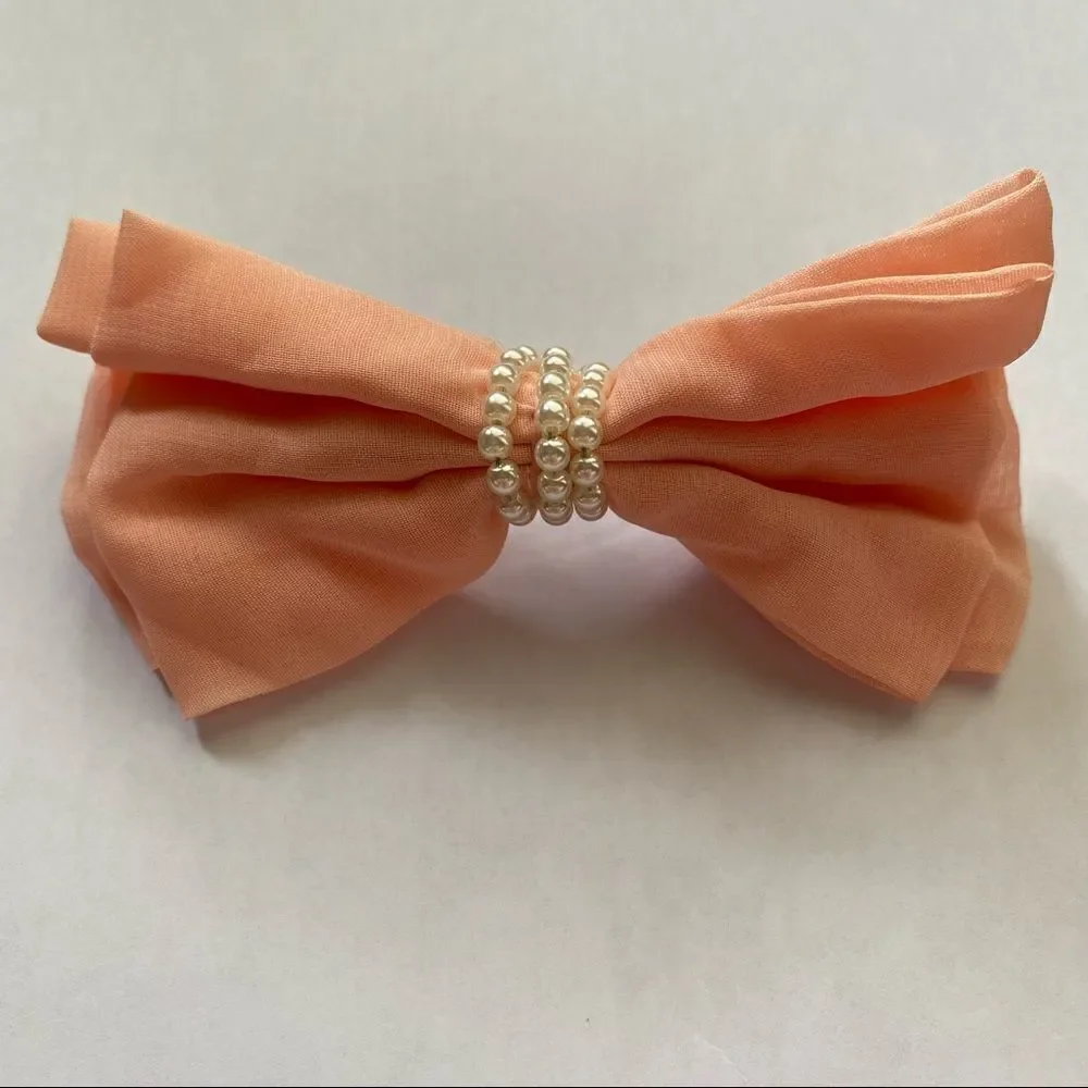 Set of 5 Hair Accessories - 1 Clip, 4 Scrunchies